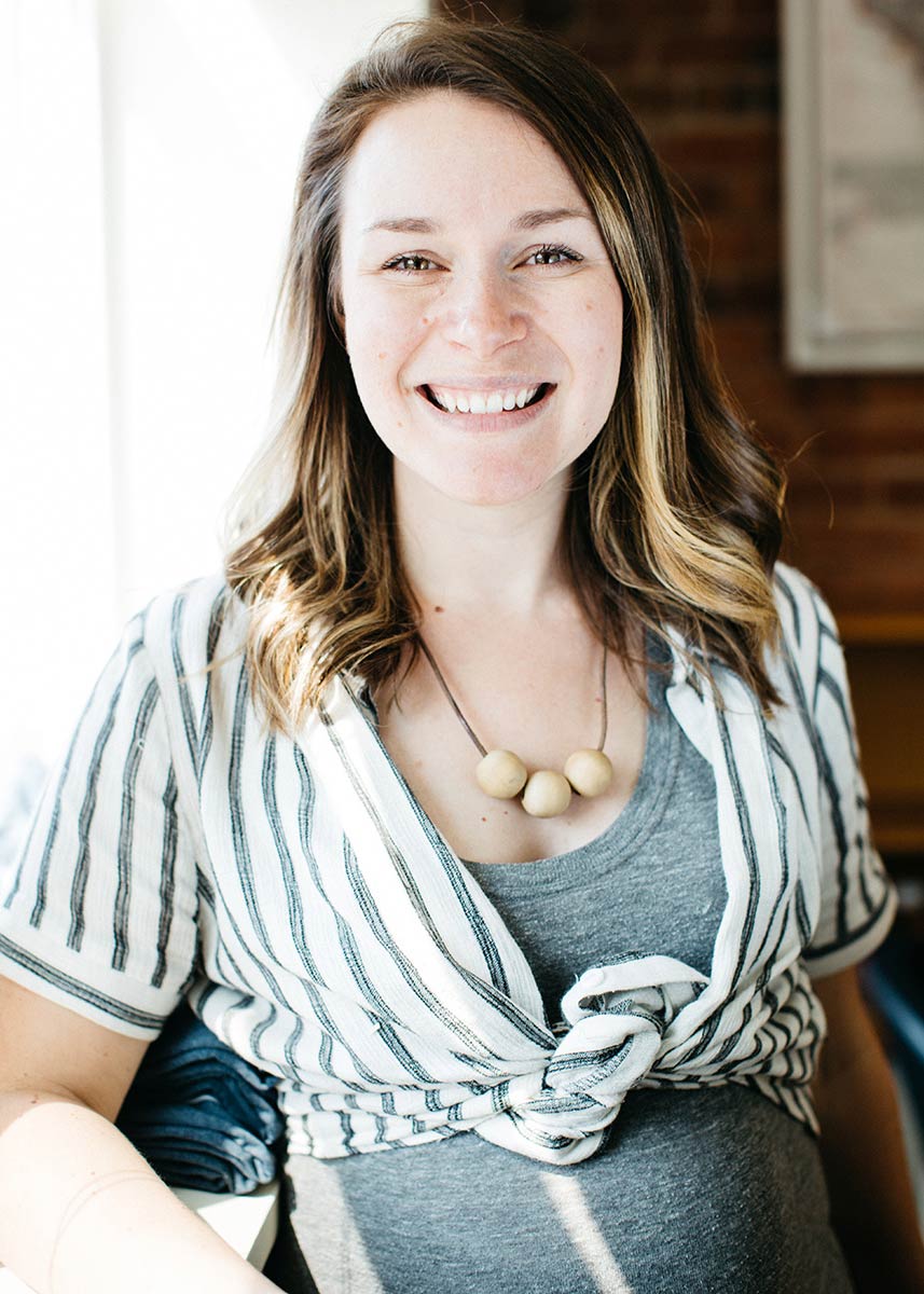 Julie Davis headshot
