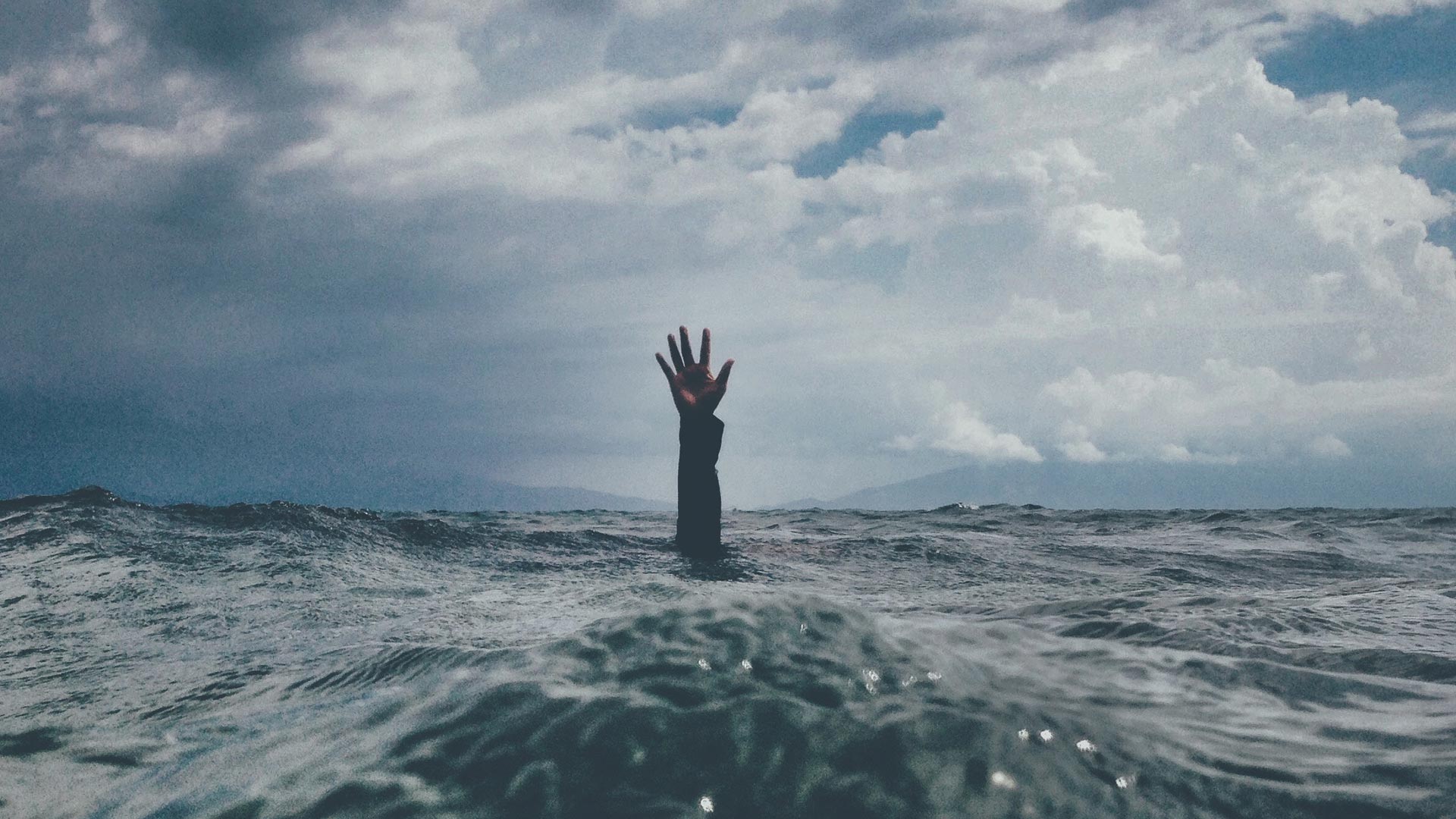 Hand in water - trauma